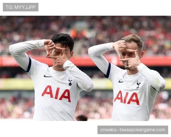 镜头捕捉：麦迪逊进球后，与孙兴慜再现标志性“相机”庆祝