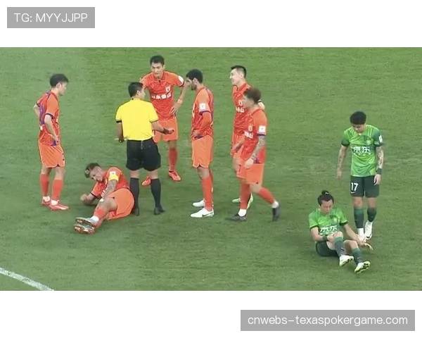 特写:伤愈复出的雷恩老将卡马文加,在替补席上为队友每一次拼抢握拳 特写:伤愈复出的雷恩老将卡马文加,在替补席上为队友每一次拼抢握拳