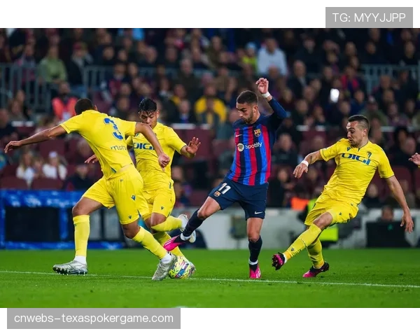 《马卡报》解析:面对加的斯,巴萨可能回归基础四后卫区域防守